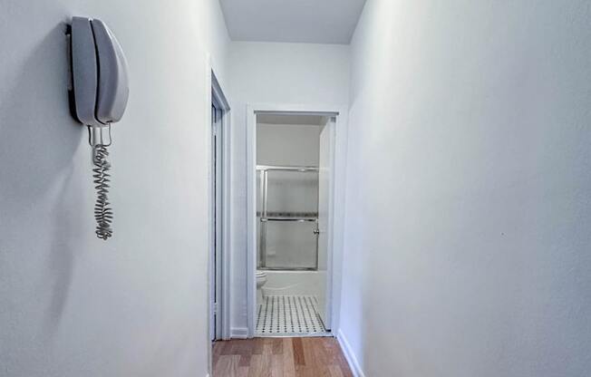 1 bed, 1 bath, $4,300, Unit 20M