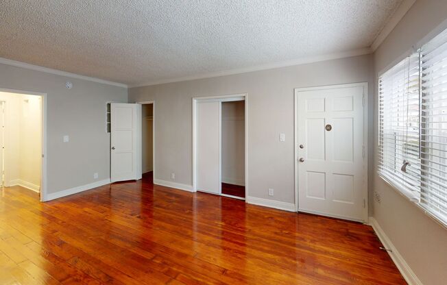 Adams Apartments... Beautiful Studio Apartment available! CALL NOW!