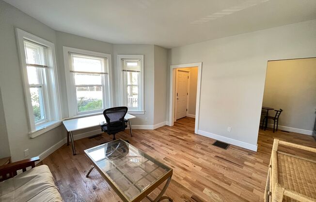 1 bed, 1 bath, $2,000, Unit 634 George 1