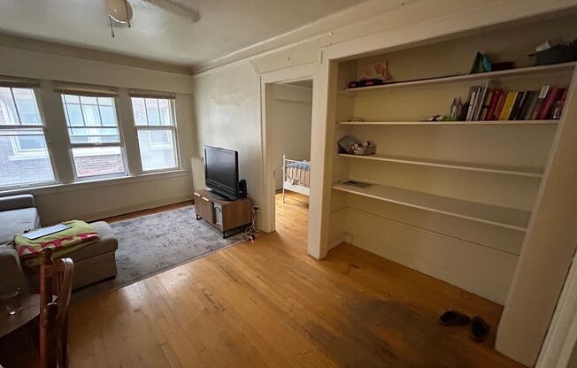 1 bed, 1 bath, $995, Unit 33