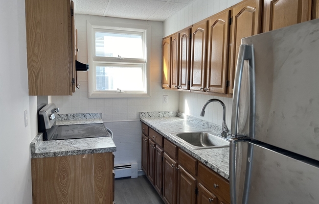 3 beds, 1 bath, 1,300 sqft, $2,600, Unit 2