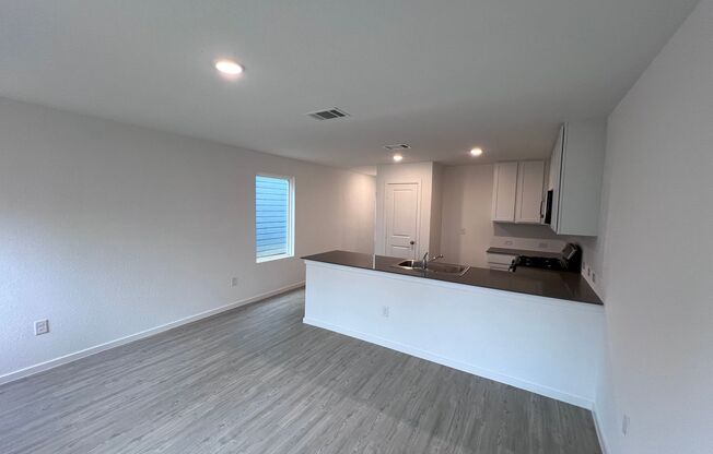 3 beds, 2 baths, $1,595