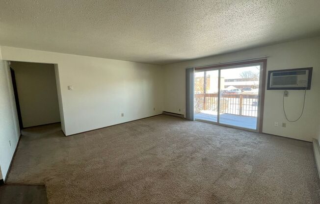 2 beds, 1 bath, 850 sqft, $750, Unit 2537-13