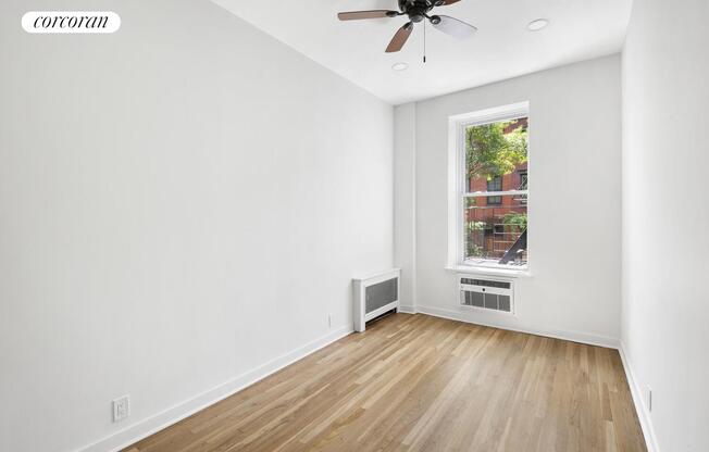 259 W 12 ST