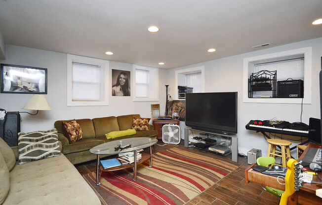 1501 W Superior St