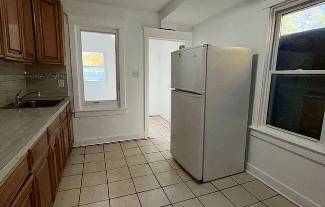 4 beds, 1 bath, $2,200