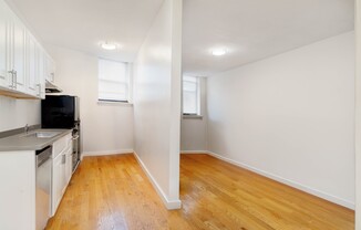 Studio, 1 bath, 399 sqft, $2,070, Unit 2
