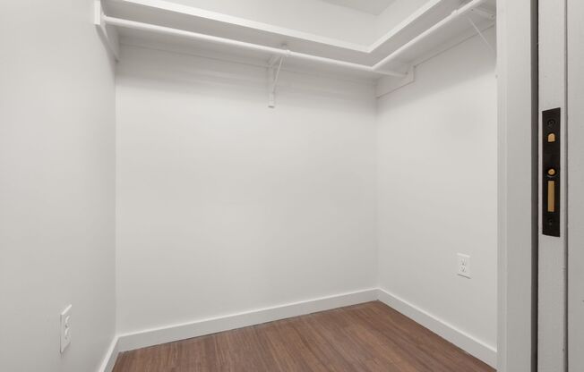 2 beds, 2 baths, 910 sqft, $1,867, Unit 213