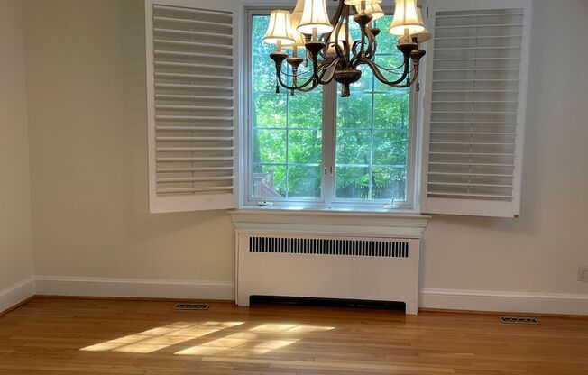 4 beds, 2.5 baths, $5,750