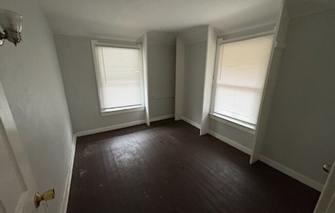 3 beds, 1 bath, $1,100