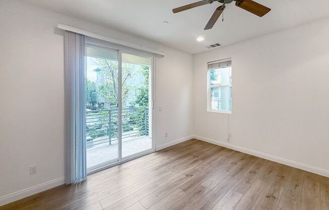 Great 2B/2.5BA Townhome in Escondido!