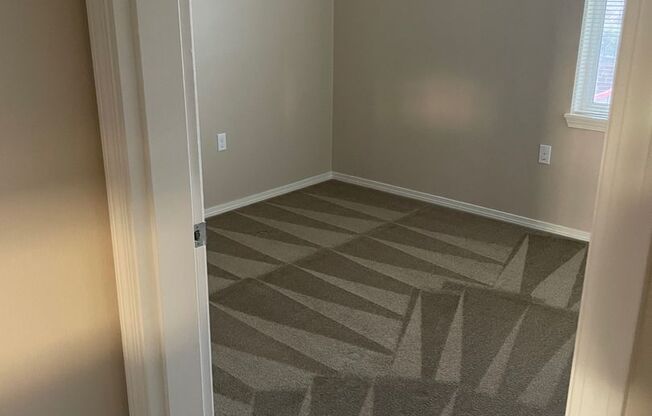 3 beds, 2 baths, 1,180 sqft, $1,795, Unit 1684-301