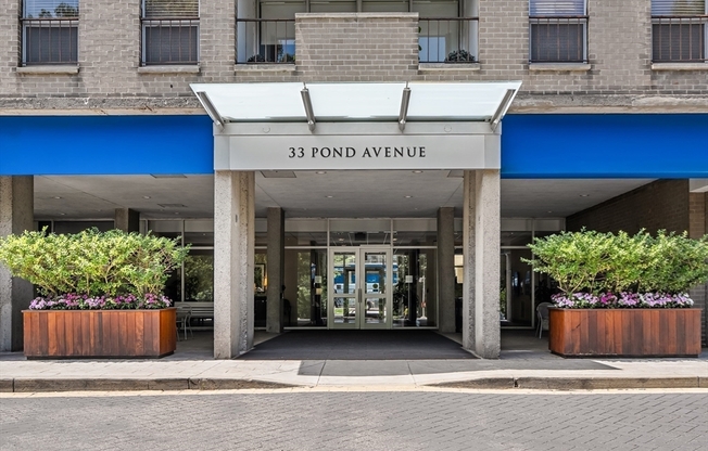 1 bed, 1 bath, 870 sqft, $3,000, Unit 608