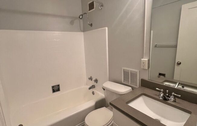 1 bed, 1 bath, 609 sqft, $1,450, Unit 422