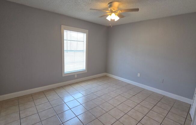 2 beds, 1 bath, 1,000 sqft, $1,395, Unit 5720 D