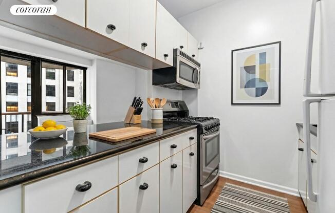 1 bed, 1 bath, 750 sqft, $6,200, Unit 23B