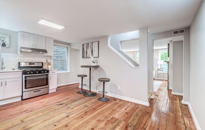 2 Level Condo with parking, close to metro, utilities included!