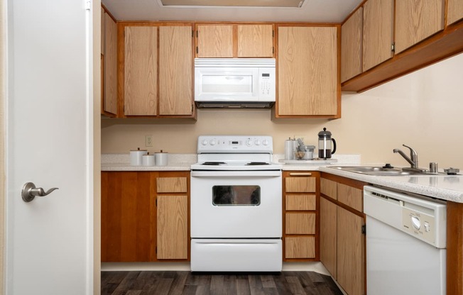 55+ FG Goldenwest Classic Apartment Kitchen Model