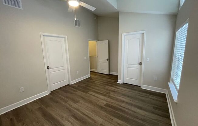 2 beds, 2.5 baths, $1,550, Unit Unit 16