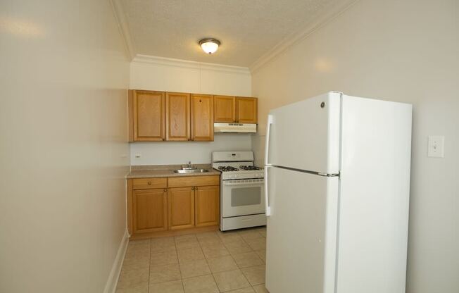 2704 Sawyer