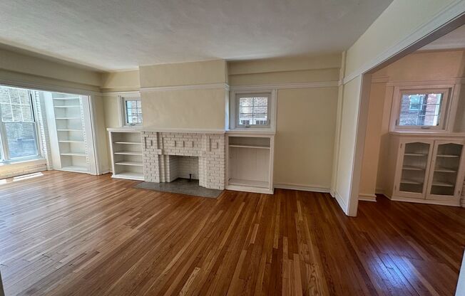 2 beds, 1 bath, 1,247 sqft, $2,000, Unit Old King Edward 18