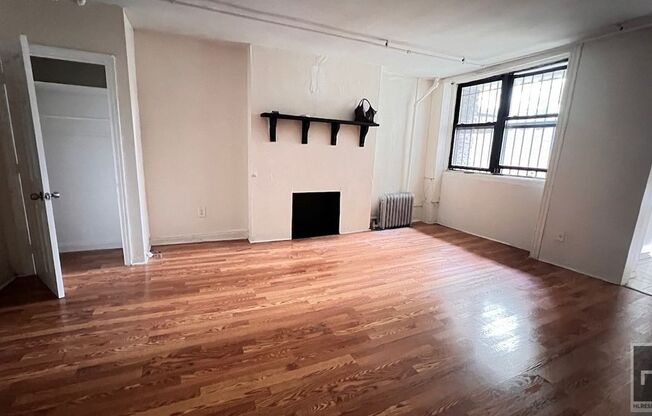 453 W 148 ST