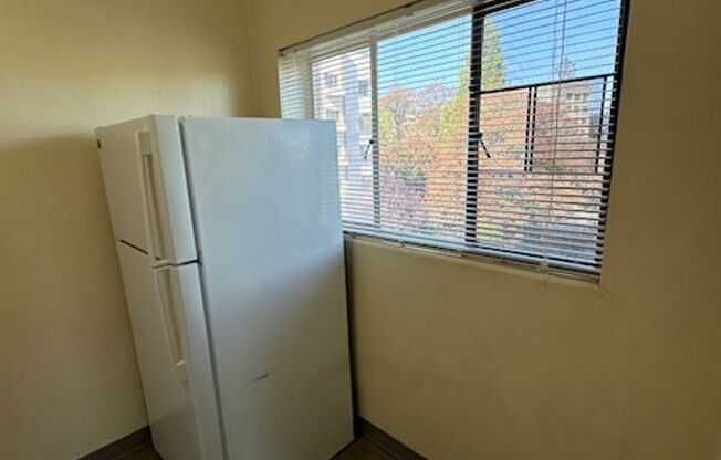 2 beds, 1 bath, 689 sqft, $1,375, Unit 402A