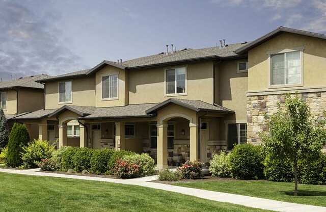 Property Exterior at Four Seasons Apartments & Townhomes, Utah, 84341