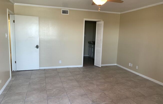 3 beds, 3 baths, $2,400, Unit # 3