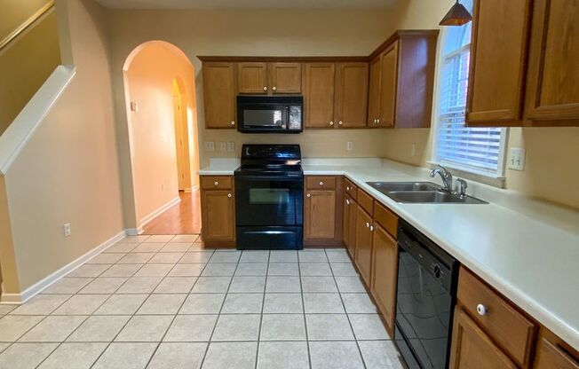 3 beds, 2.5 baths, $1,750