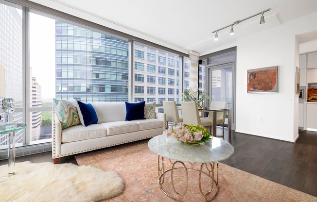 ROSSLYN'S PREMIER LUXURY APARTMENTS