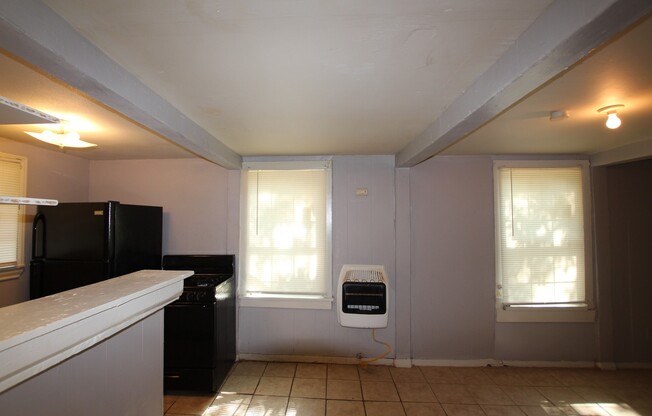 2 beds, 1 bath, 810 sqft, $695, Unit 1523 W. 2nd St.