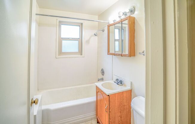 1 bed, 1 bath, 580 sqft, $1,945, Unit Hamrick 101