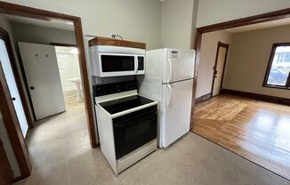 2 beds, 1 bath, 900 sqft, $795, Unit Lower