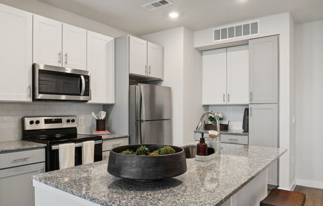 1 bed, 1 bath, 698 sqft, $1,505