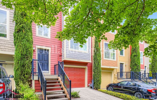 Wonderful 3 Bed 3 Bath Townhouse in  Hillsboro!