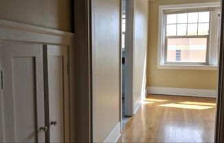 Studio, 1 bath, 347 sqft, $1,080, Unit 305