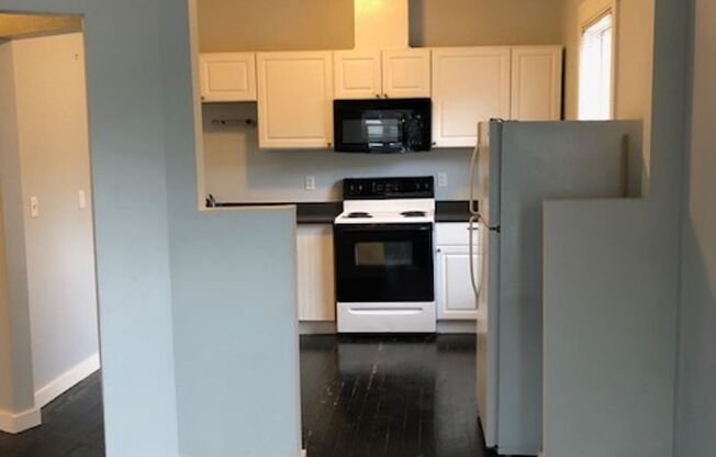 1 bed, 1 bath, 550 sqft, $1,300, Unit 105