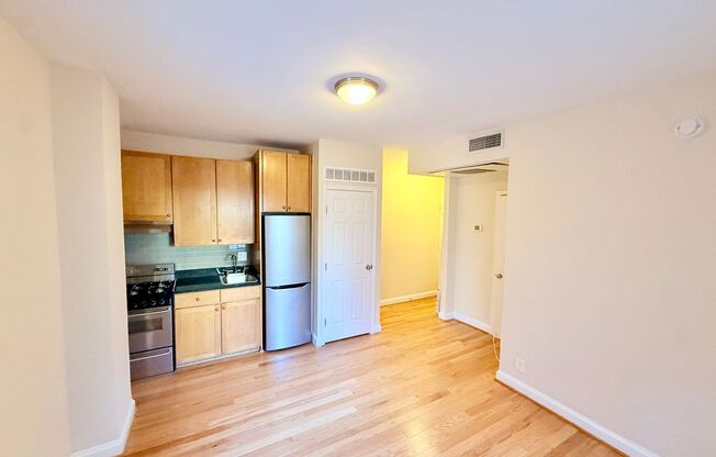 Studio, 1 bath, 337 sqft, $1,895, Unit H107