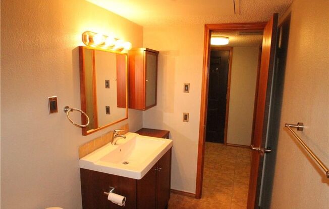 1 bed, 1 bath, $1,350, Unit #2054