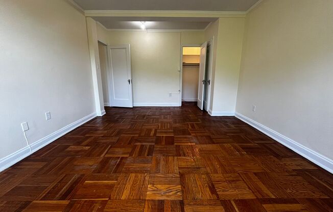 2 beds, 1 bath, 975 sqft, $2,055, Unit Royal York 802