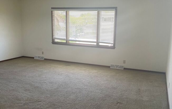 2 beds, 1 bath, 1,000 sqft, $750, Unit 3