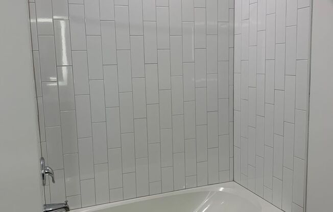 2 beds, 2 baths, 1,184 sqft, $3,155, Unit 423