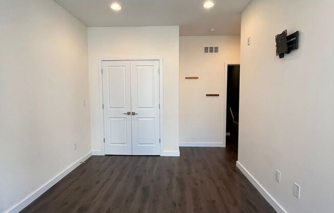 Stunning Two Bedroom Apartment in Francisville!