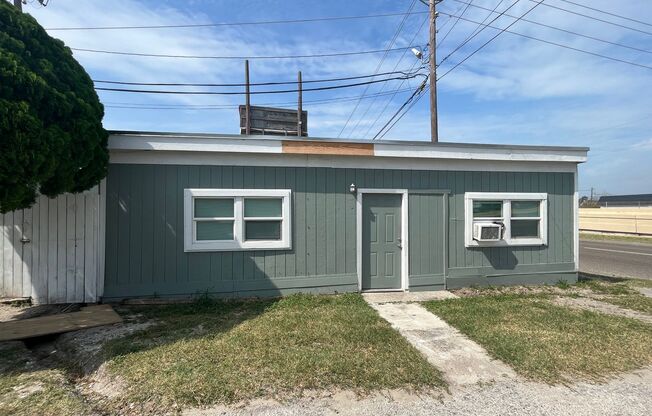 FLOUR BLUFF ONE BEDROOM W/ BILLS PAID!!