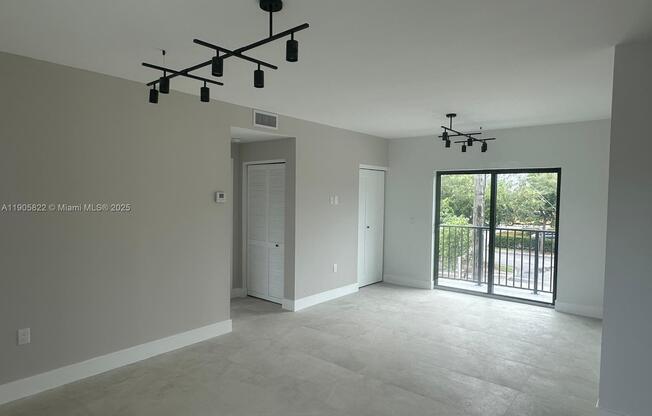 5423 NE MIAMI CT