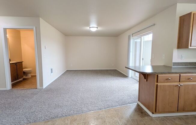 2 beds, 2 baths, 994 sqft, $1,575, Unit E302
