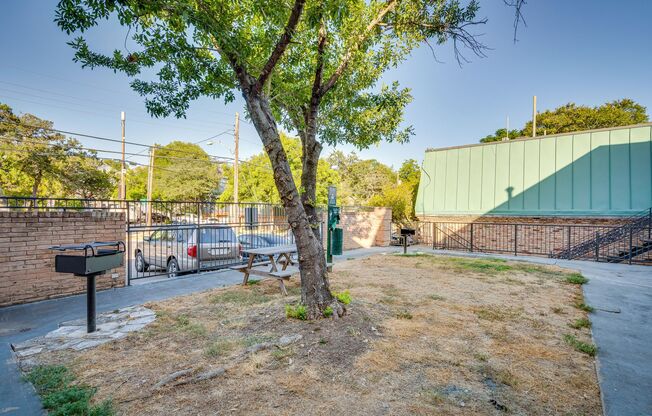 2 beds, 1 bath, 750 sqft, $1,000, Unit K708 - 307 - 109