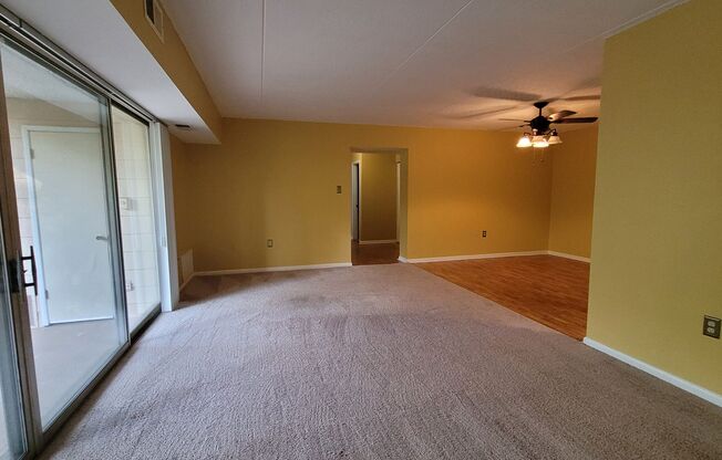 2 Bedroom Condo - Greentree - Many Amenities!!