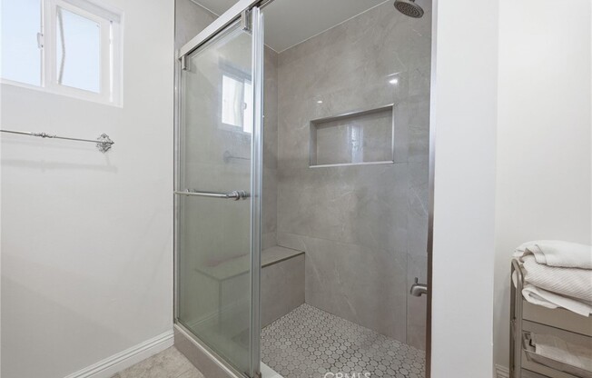 5 beds, 3.5 baths, 2,914 sqft, $5,500
